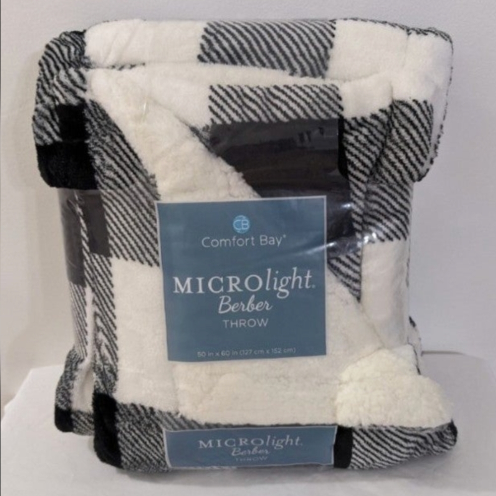 Black & White Plaid Soft Plush Sherpa Throw Blanket, NEW, 50 in. x 60 in.